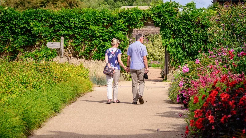 Man and Woman at Kew Gardens 